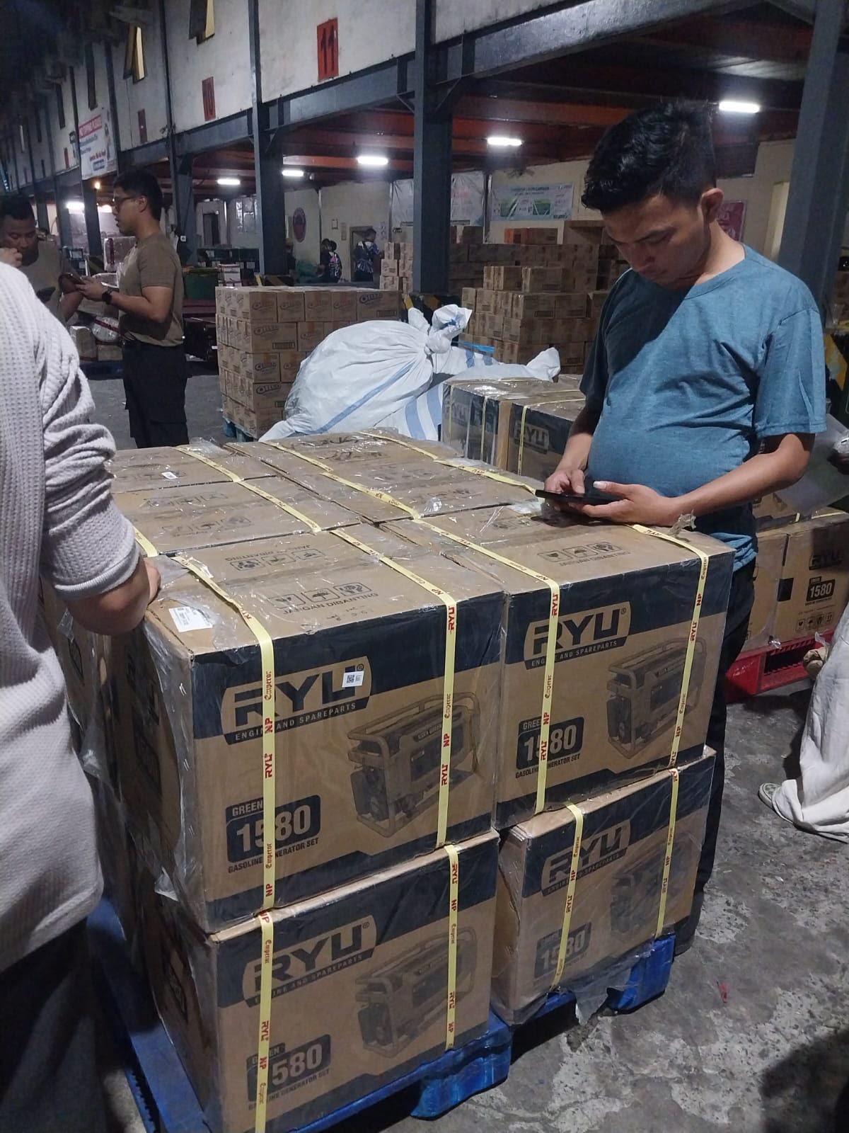 *Bantuan Karhutla Polri Tiba di Kalbar, Distribusi ke Wilayah Lain Bertahap*